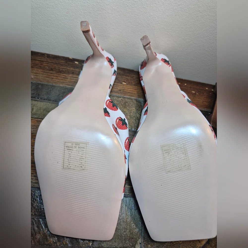 Azalea Wang Strawberry Sandals‎ - Size 11